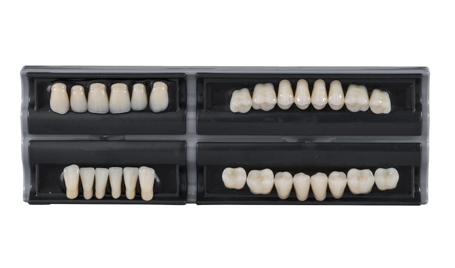 Sets of artificial teeth and denture prosthetic models